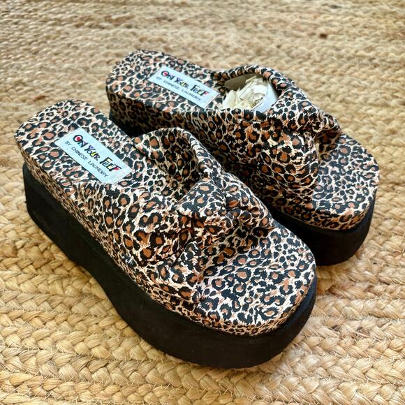Chinese Laundry Shoes - Vintage Y2K Chinese Laundry leopard print platform slides